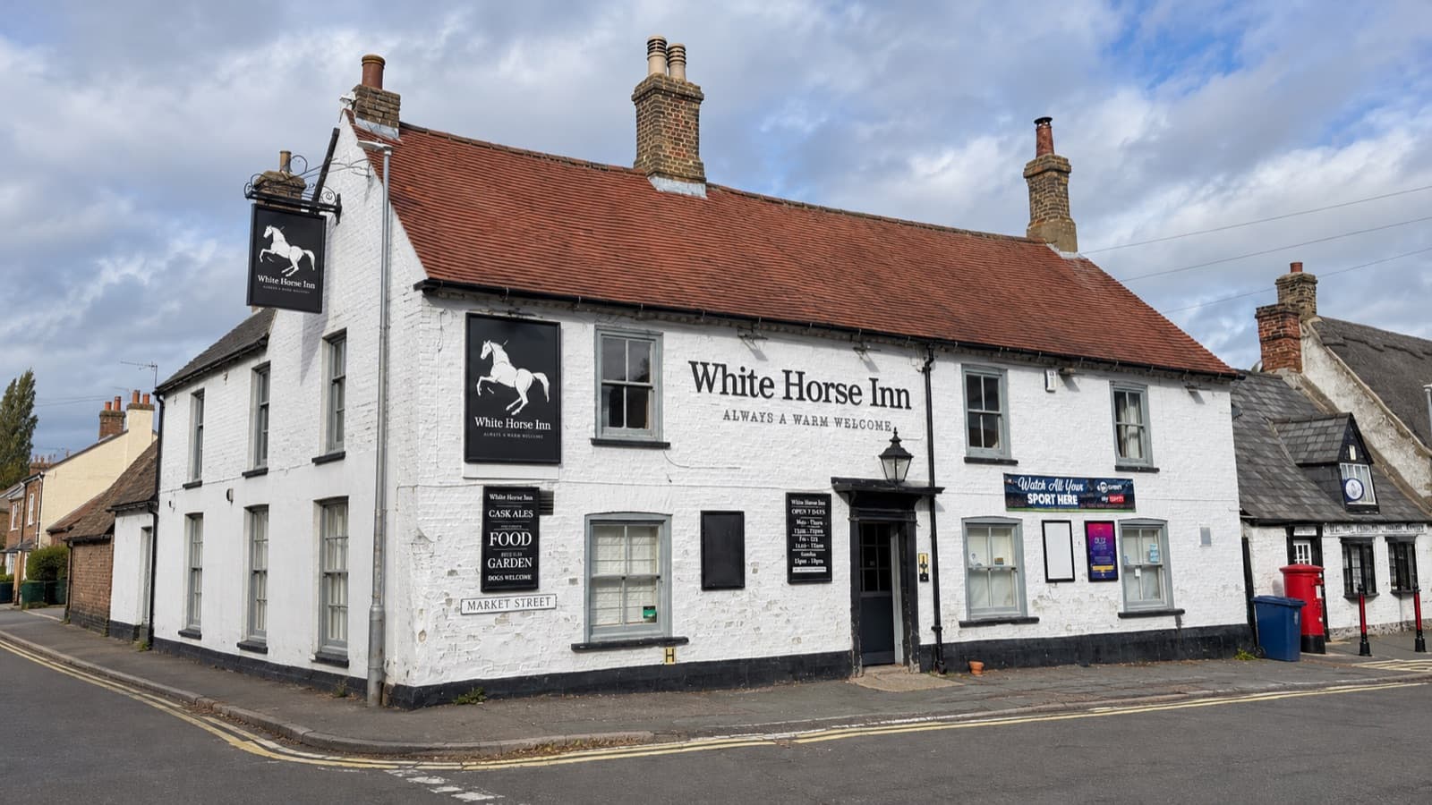 Exterior photograph of The White Horse Inn in Swavesey